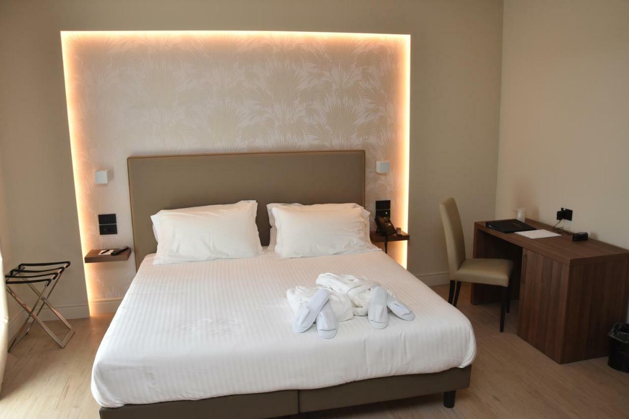 Hotel Commercio 巴蒂帕利亚 外观 照片